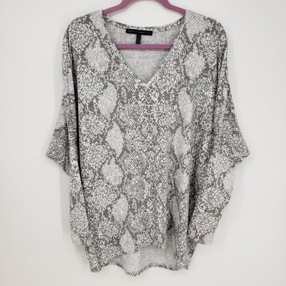 3/$25 White House Black Market Snake Skin Print Top M Relaxed Dolman Long Sleeve - Picture 1 of 9